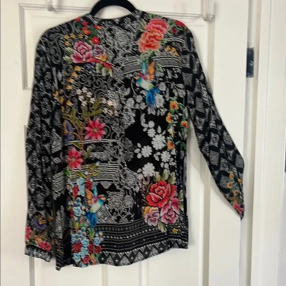 Silk Floral Black Blouse NWT - Picture 3 of 6